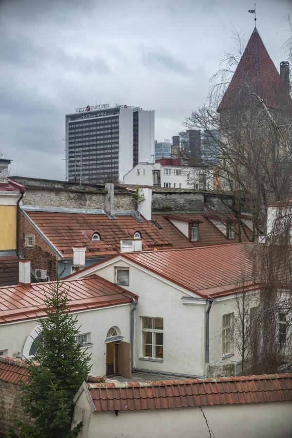Roofs Of The Old Tallinn Guest House Buitenkant foto