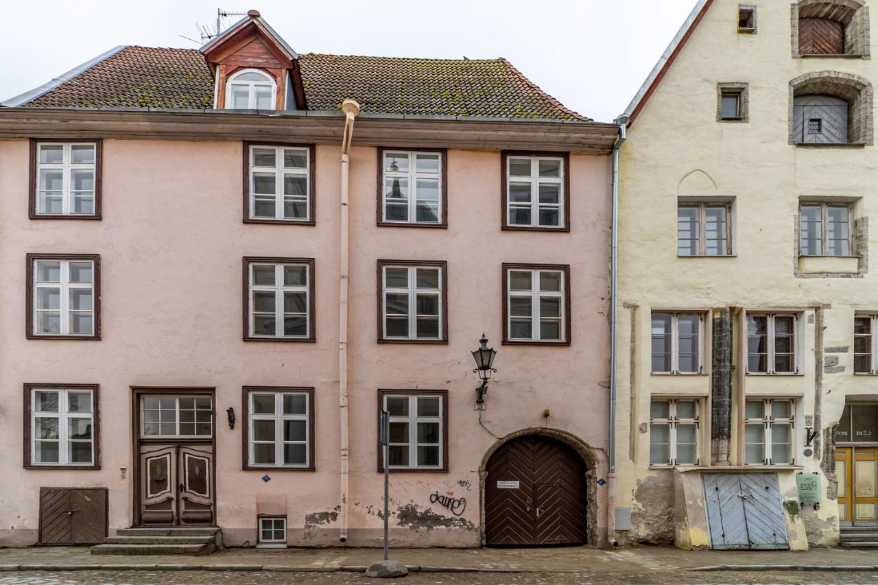 Roofs Of The Old Tallinn Guest House Buitenkant foto