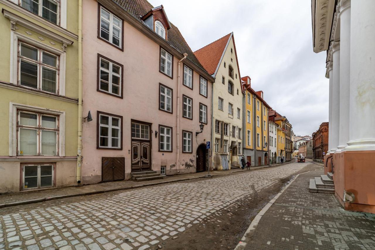 Roofs Of The Old Tallinn Guest House Buitenkant foto